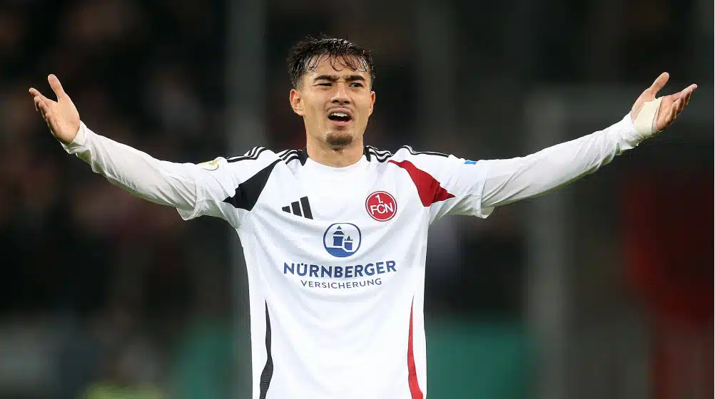 1 FC Nuremberg Jens Castrop in the focus of Werder